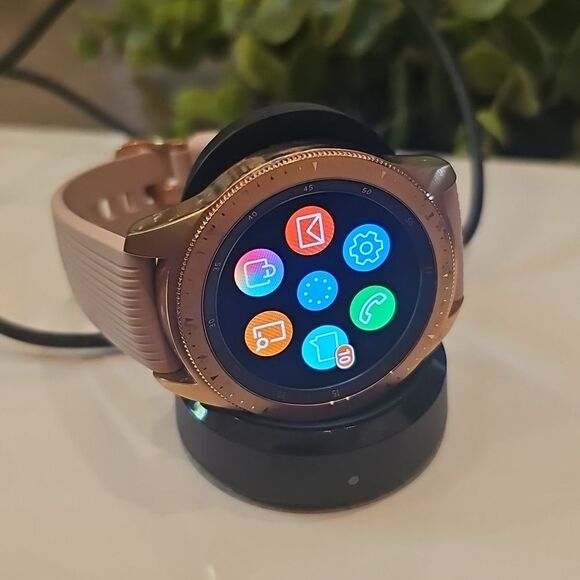 Rose Gold Samsung Smartwatch with Charging Dock - Picture 12 of 12